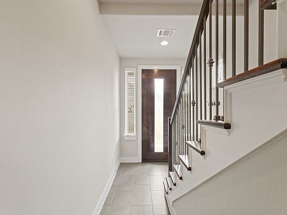 4th image of 906 W 17th St #E
