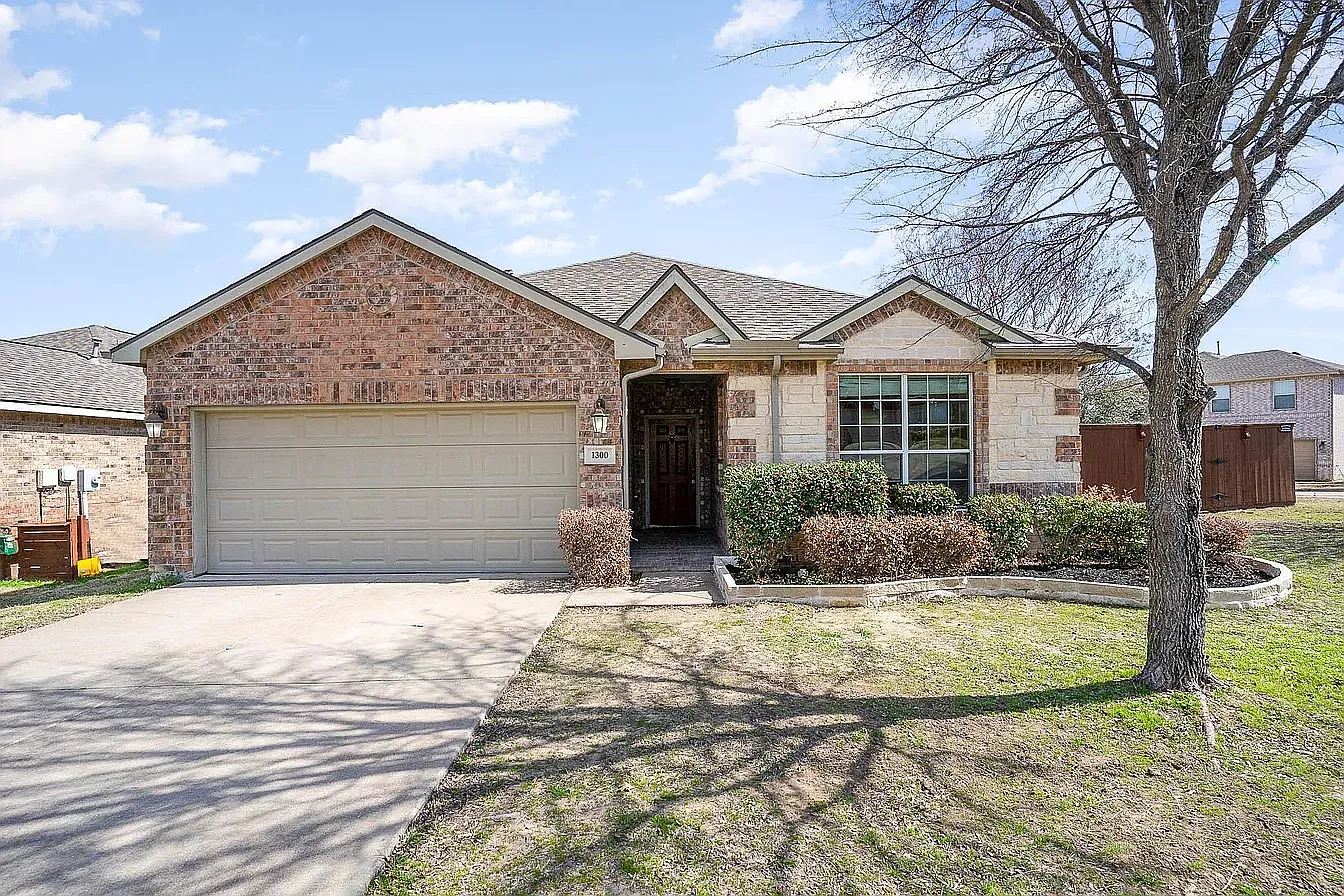 3 bed, 1727 sqft, $2,300 — Photo 1