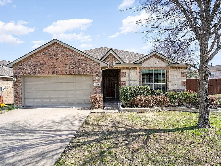 1300 Clear Creek Dr — Photo 1
