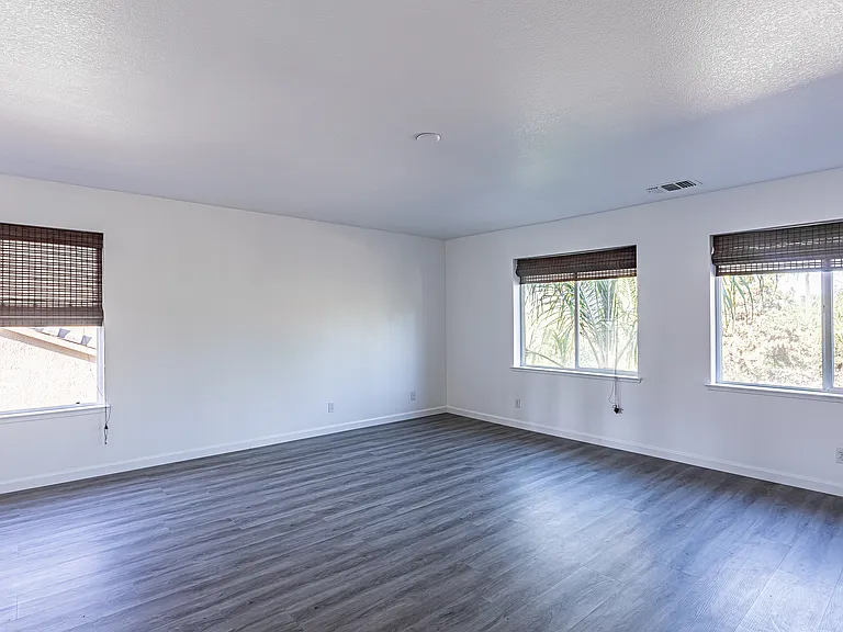 2337 N Silvervale St — Photo 63