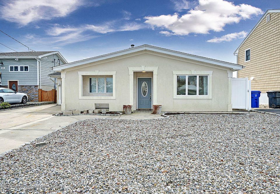 1st image of 351 Maria Dr