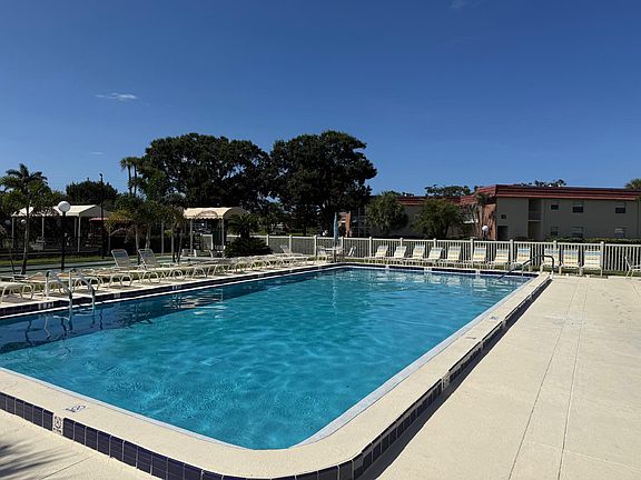 5th image of 96 Spring Lake Dr APT 205