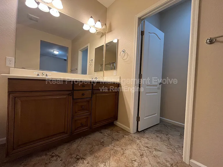 3454 E Constitution Dr — Photo 24