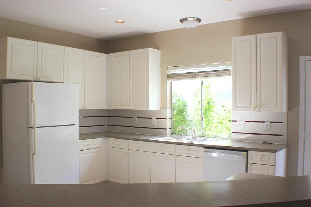 3 bed, 2.5 bath, 2358 sqft, $2,400 — Photo 1
