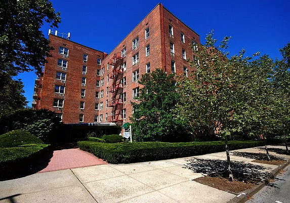 Sold by Re/Max In The City | media 25