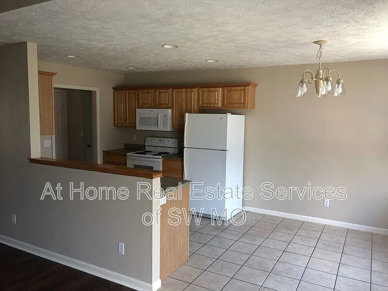 2 bed, 2.0 bath, 1231 sqft, $1,130 — Photo 3