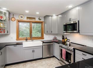 8 Partridge Ln, Barkhamsted, CT 06063