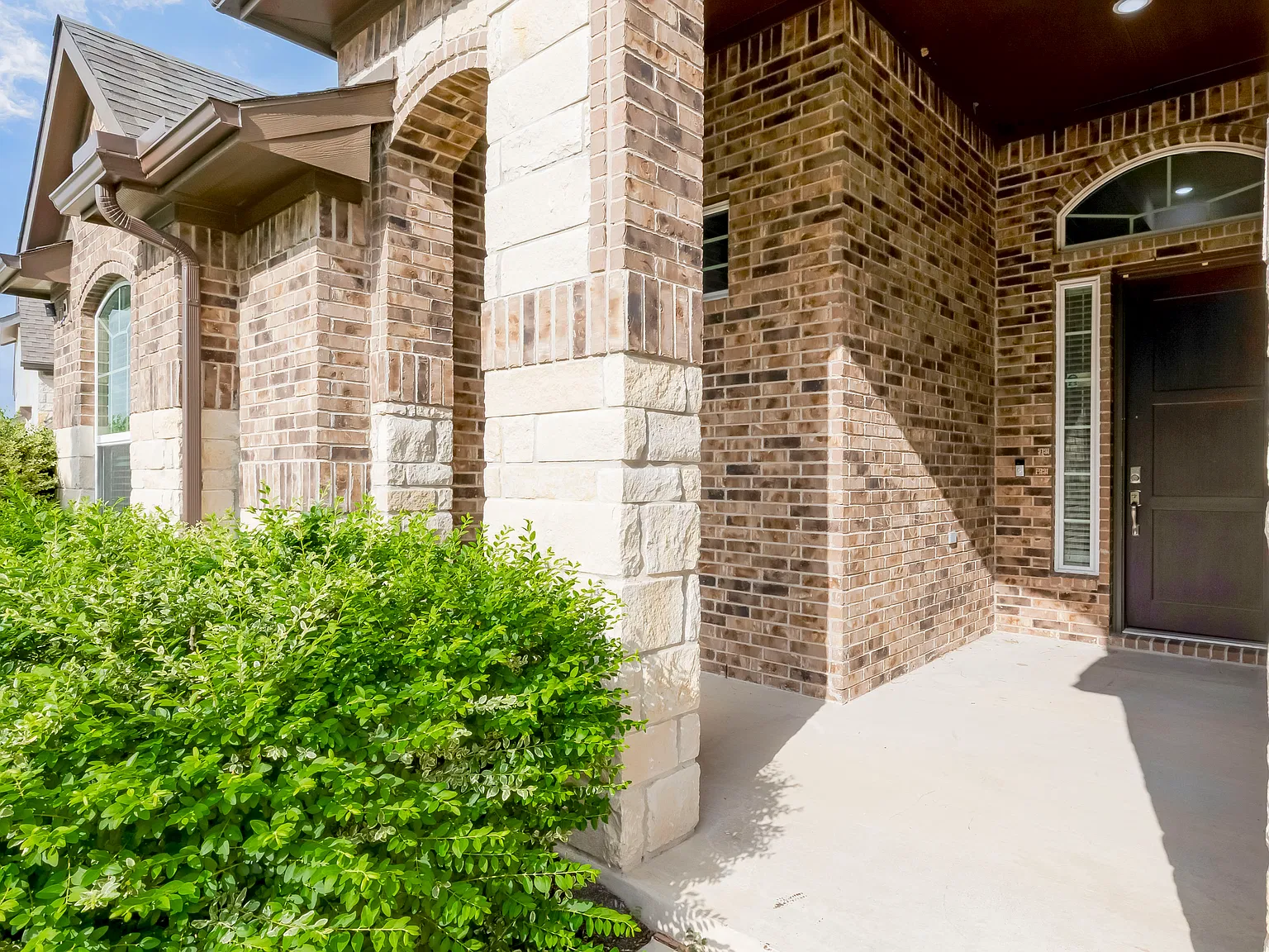 4 bed, 3.5 bath, 3204 sqft, $3,200 — Photo 4