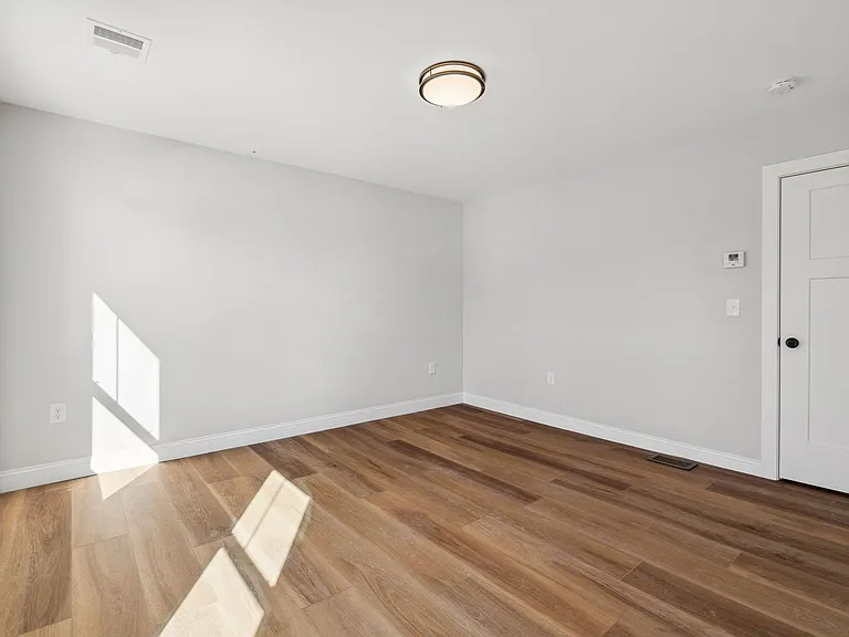 Bayberry Commons- 3 Bedroom 2.5 Bath Townhomes with 2 Car Garage — Photo 53