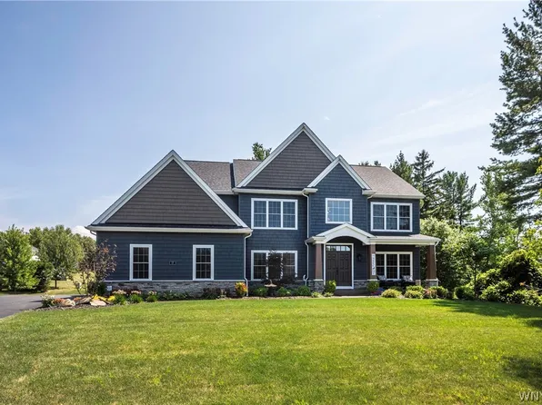 17 Woodthrush Trl, Orchard Park, NY 14127