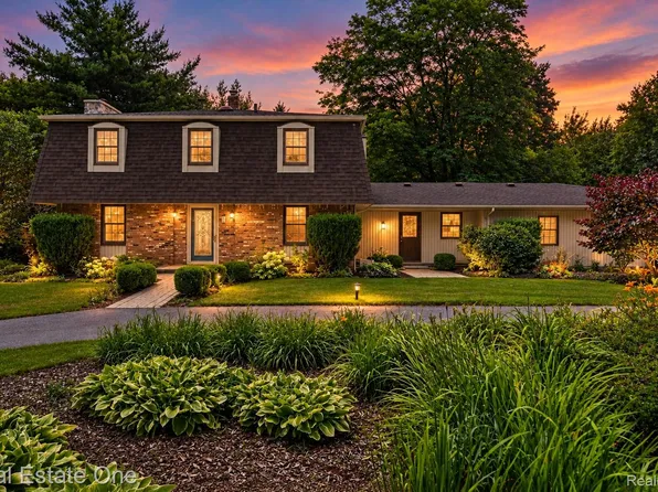 6039 Fish Lake Rd, Holly, MI 48442
