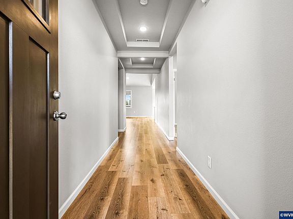 4th image of 4722 Royal Dr NE