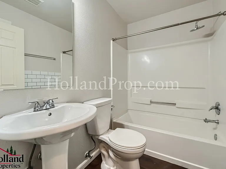 10250 NW Village Heights Dr — Photo 16