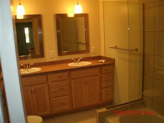 3 bedroom Bathroom