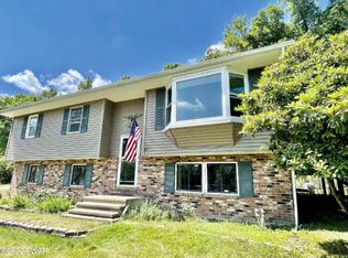 101 Sawkill Meadow Ln, Milford, PA 18337