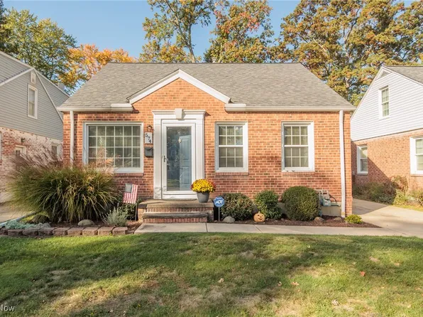 574 Huntmere Dr, Bay Village, OH 44140