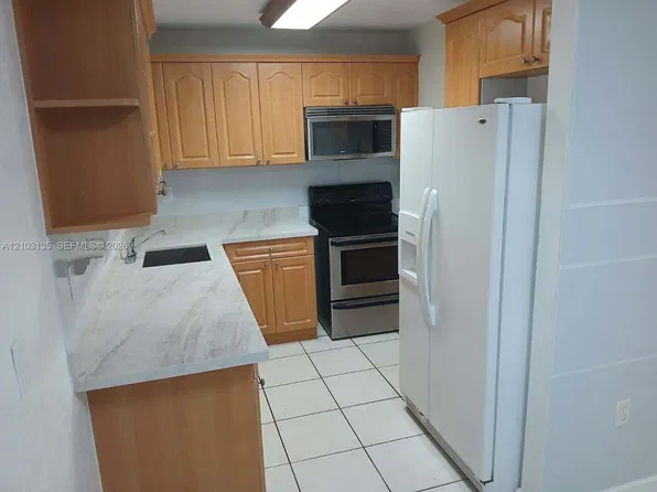 6283 W 24th Ave APT 206-2, Hialeah, FL 33016