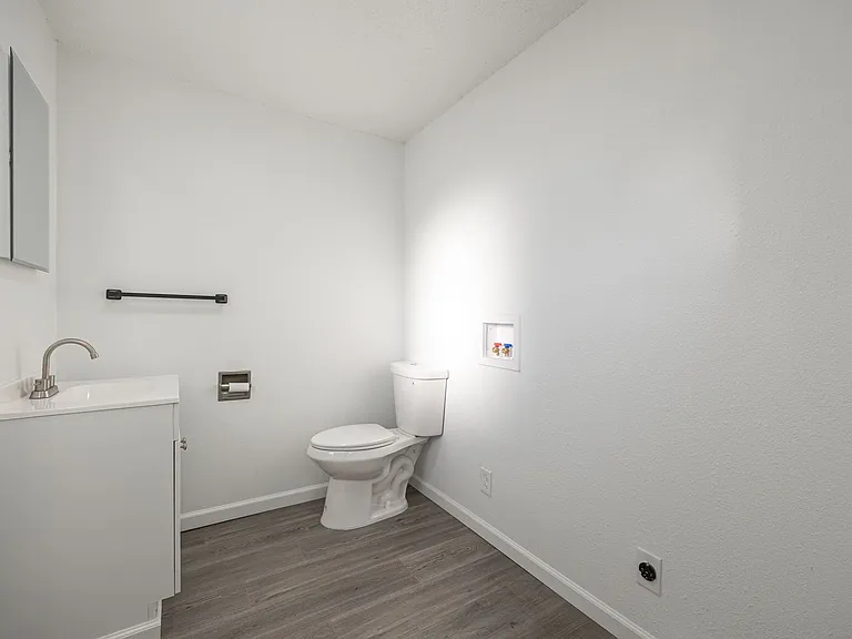 1345 N Devon Ave — Photo 9