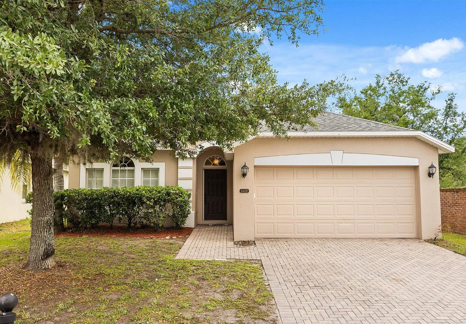4 bed, 2.0 bath, 1865 sqft, $2,550 — Photo 1