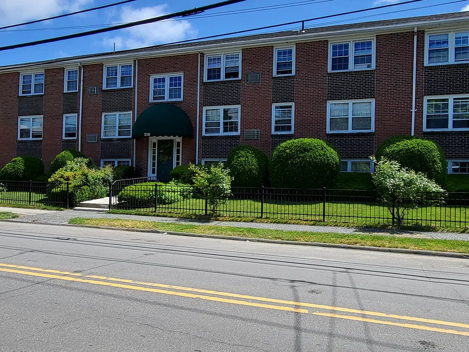 210 Hillside Ave — Photo 1