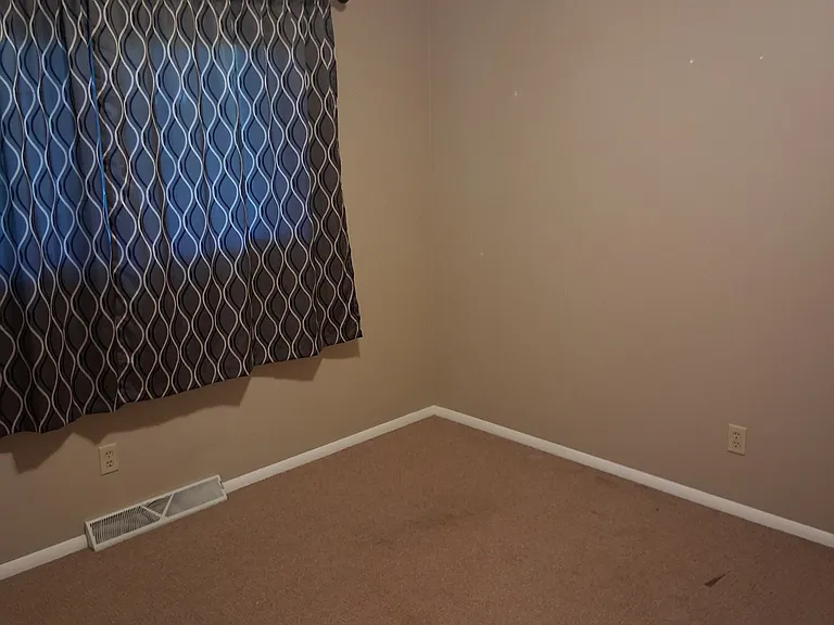 210 Elm St — Photo 12