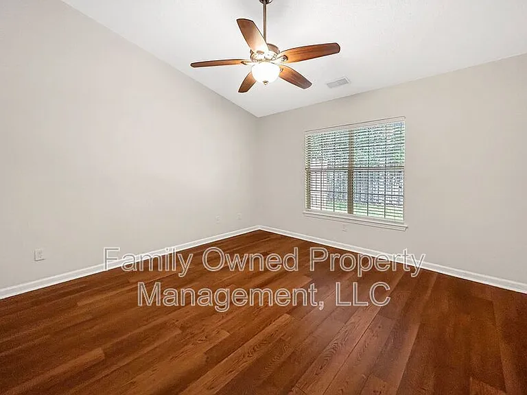 112 Stewart Pl — Photo 16