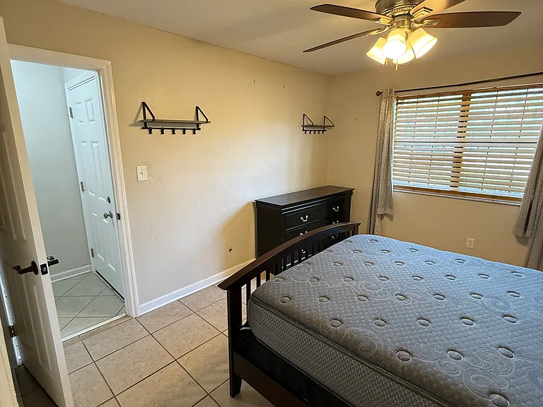 1108 Greentree Ct #C — Photo 7