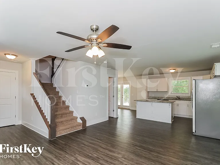 4535 Bonneville Dr — Photo 4