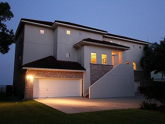 3rd image of 2427 Crescent Dr