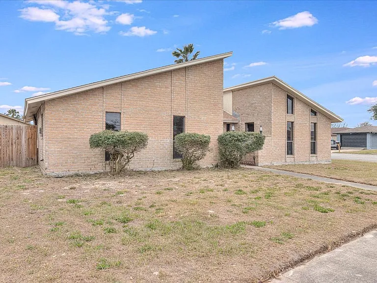 985 Crossbill St — Photo 39