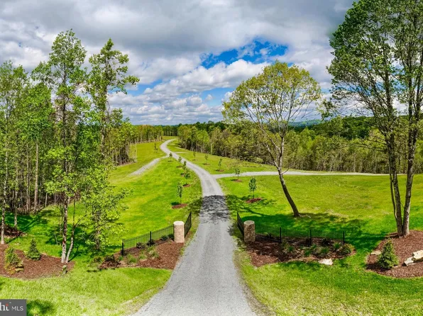4 Gauley Ridge Rd, Mount Nebo, WV 26679