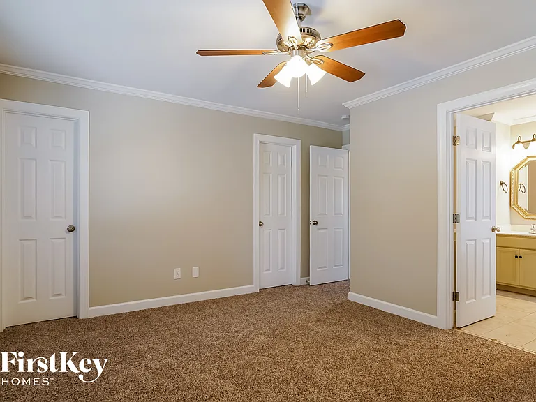 1019 Village River Dr — Photo 9