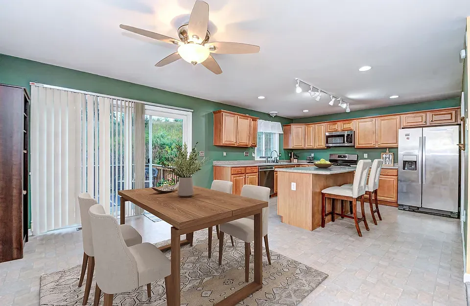 2 bed, 2.5 bath, 2318 sqft, $3,450 — Photo 4