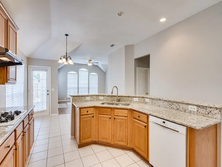 2509 Hunters Run Dr — Photo 10