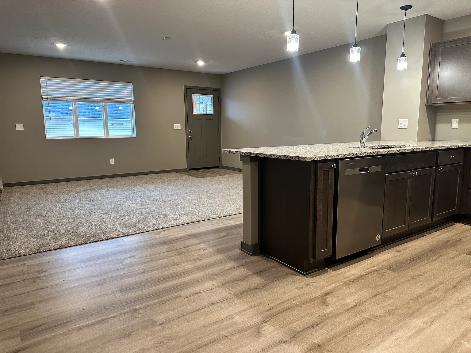 4 bed, 2000 sqft, $1,900 — Photo 3