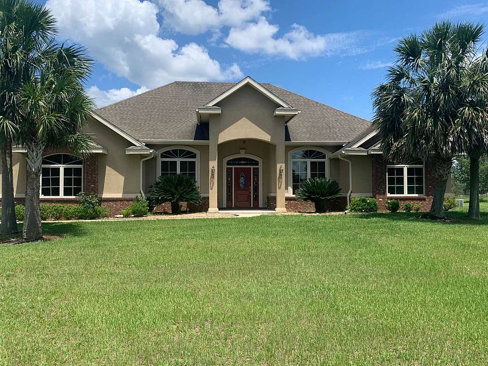 1st image of 932 NW Blackberry Cir