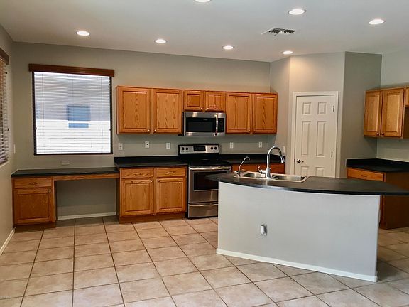 4th image of 44147 W Juniper Ave