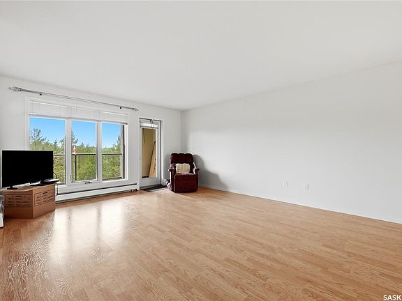 4th image of UNIT 450-3605 Albert STREET