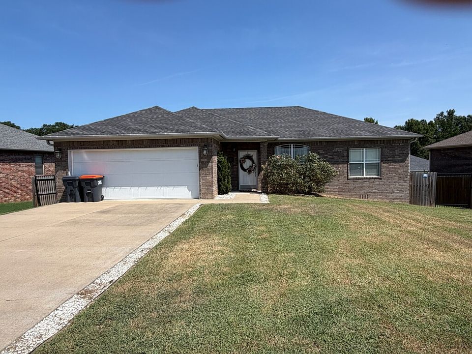1st image of 203 Ashford Dr