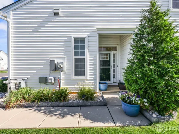 96 Starlight Dr, Monroe Township, NJ 08831