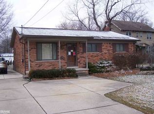 33915 Jefferson Ave, Saint Clair Shores, MI