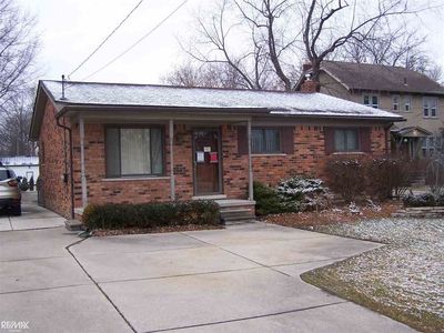 33915 Jefferson Ave, Saint Clair Shores, MI, 48082