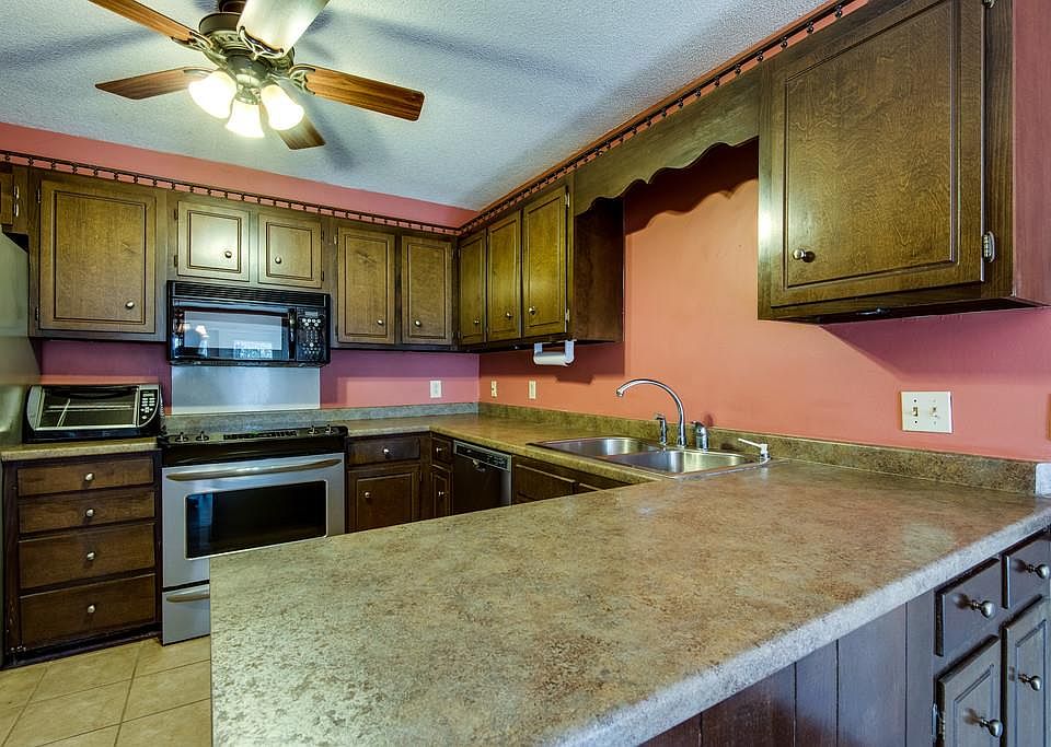 2nd image of 609 Country Meadow Ct