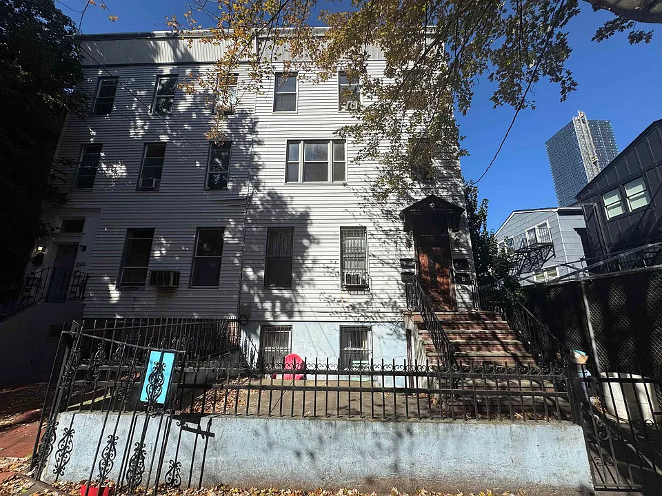 216 1st St #2B