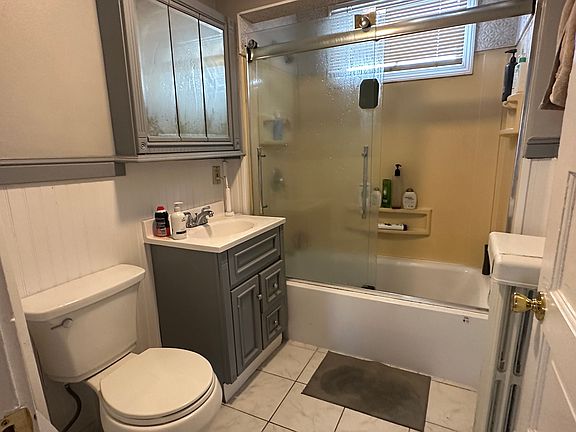2nd image of 109 North St #109
