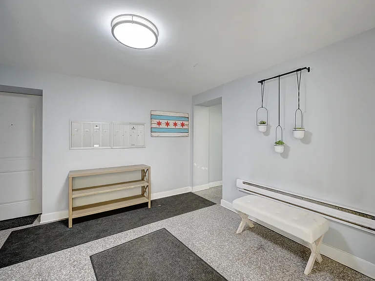 1430 N Maplewood Ave #102 — Photo 10