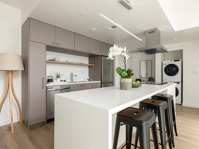 4575 Santa Monica Blvd #202 — Photo 2