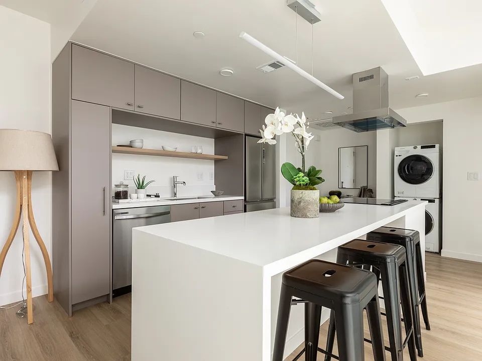 4575 Santa Monica Blvd #502