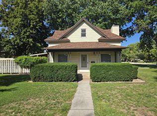 208 Lincoln Ave, Shelton, NE 68876