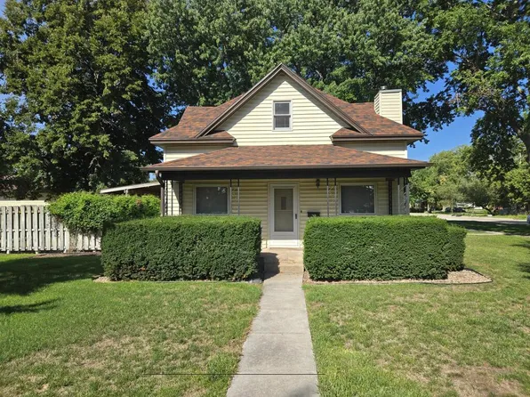 208 Lincoln Ave, Shelton, NE 68876